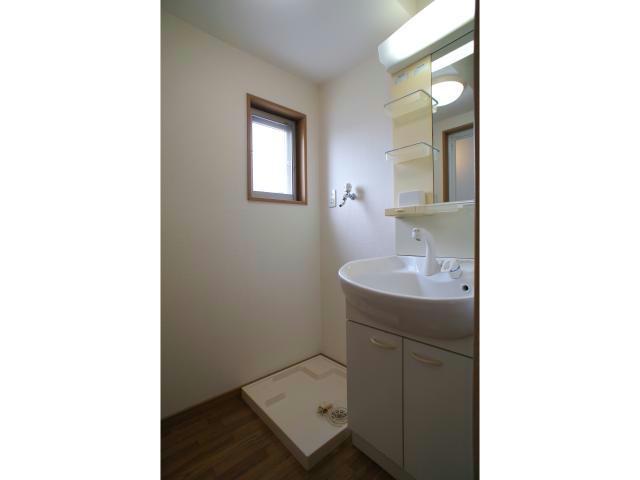 洗面設備　※写真は別室のもの、内装・設備等異なる場合がございます。