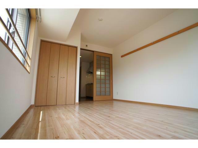 居室・リビング　※写真は別室のもの、内装・設備等異なる場合がございます。