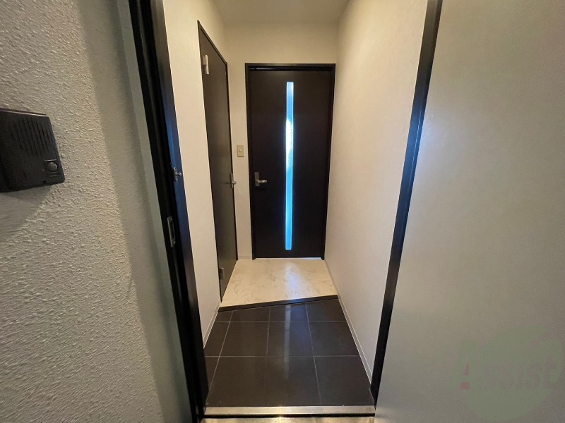 玄関　玄関の様子です。明るい印象ですね。気分もあがりそう。