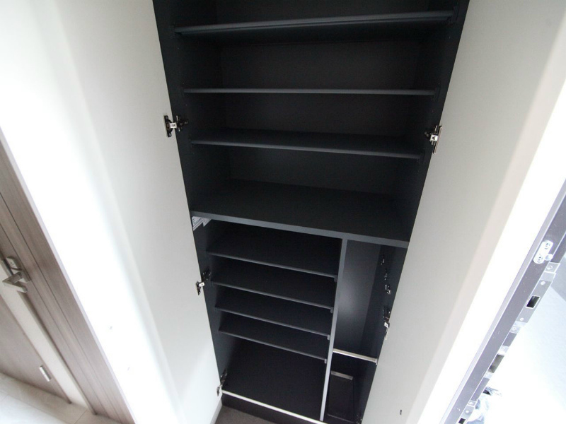 玄関　玄関　シューズボックス付（収納充実してます）