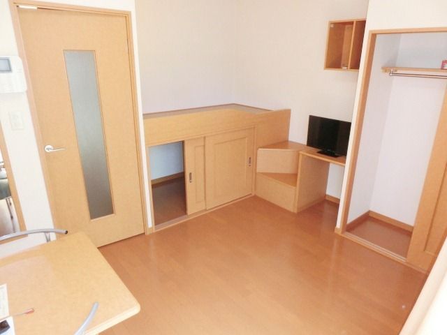 居室・リビング　カーペットのお部屋もございます。