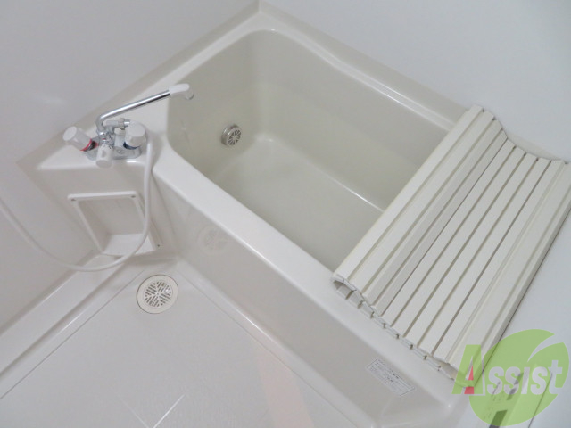 バス・シャワールーム　追い焚き機能がついてるのでいつでも温かいお風呂に入れます。