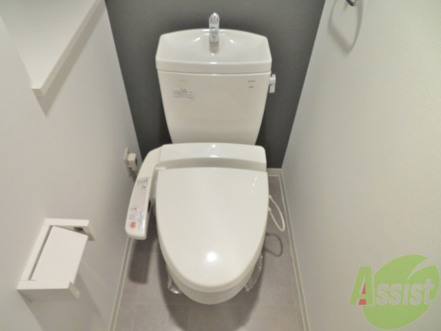 トイレ　人気のウォシュレット機能つきトイレ。快適に生活できます。