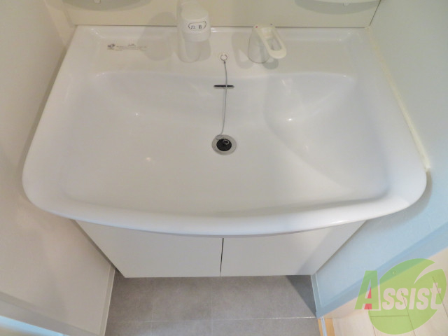 洗面設備　洗面台は独立タイプ。朝の身支度もスムーズですね。