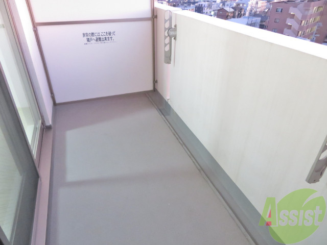 バルコニー　ベランダも広々してます。洗濯物など干せますよ。