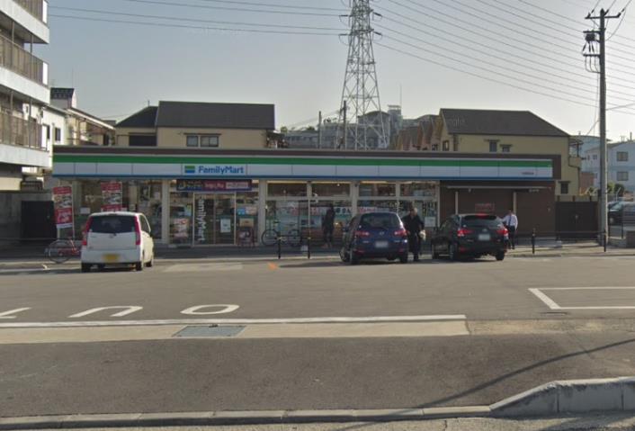 コンビニ　ファミリーマート（コンビニ）まで1272m