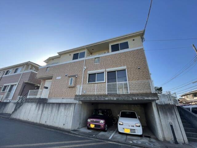 建物外観　駅から徒歩７分