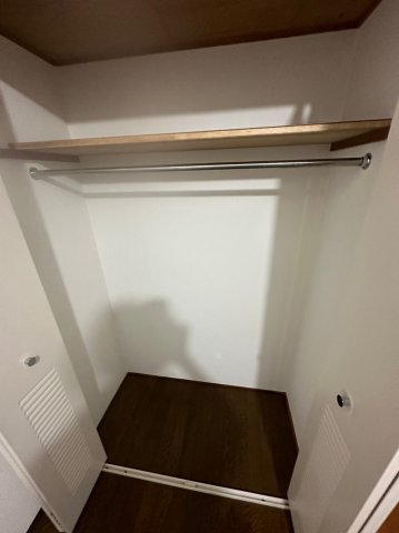 収納　丈の長いお召し物もかけられるクローゼット