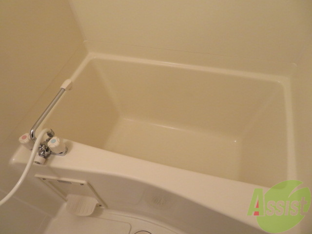 バス・シャワールーム　こちらはお風呂。一日の疲れをここで癒してください。