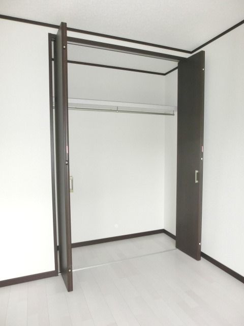 収納　お洋服もしっかり収納できます