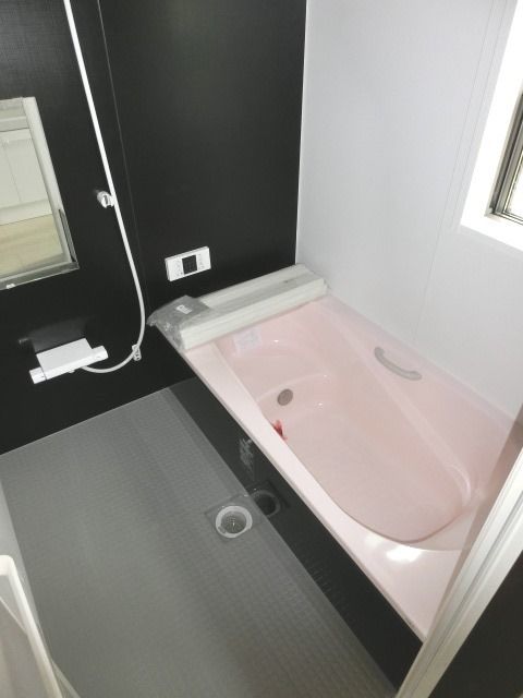 バス・シャワールーム　追焚き機能付きの広々バス