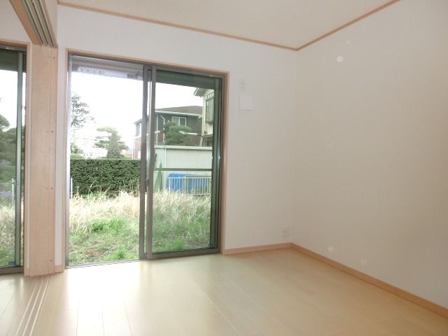 その他部屋・スペース　採光の良い明るいお部屋です