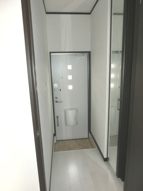 玄関　シューズボックス付きの玄関です