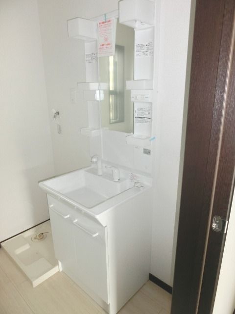 洗面設備　朝に役立つ洗髪洗面化粧台