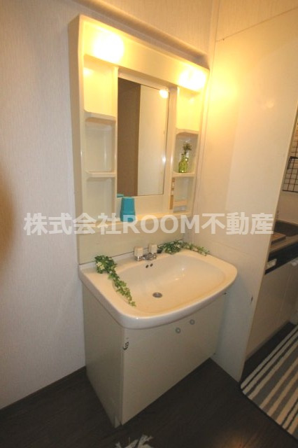 洗面設備　独立洗面化粧台が付いています