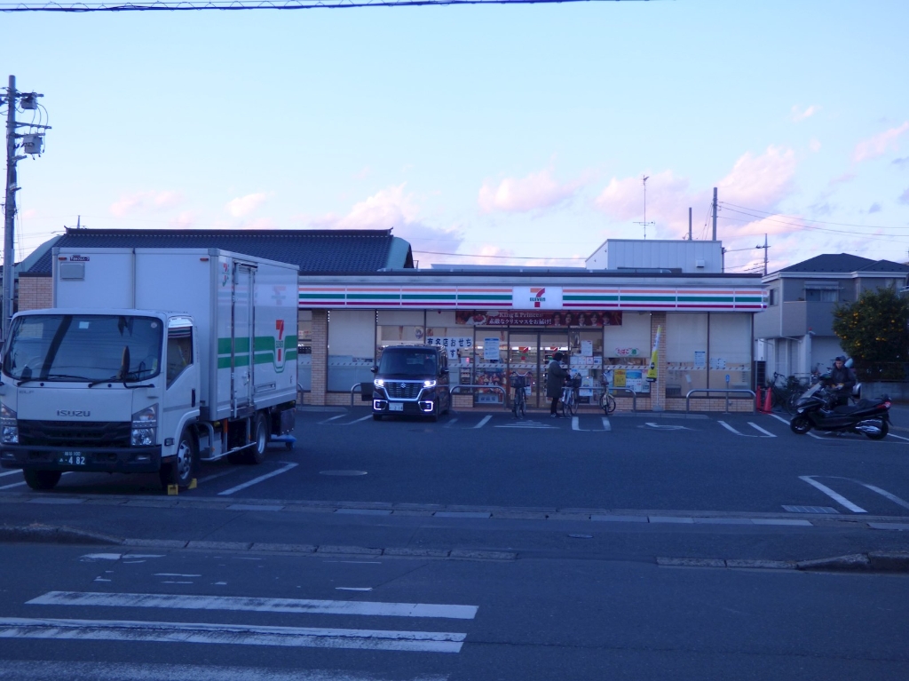 コンビニ　セブンイレブン 川口芝下3丁目店（コンビニ）まで268m