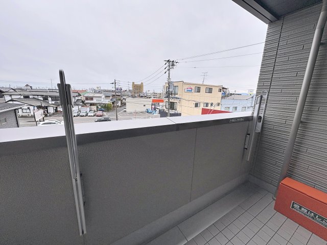 バルコニー　掲載写真は同型モデルを掲載しており実際のお部屋と仕様等が異な