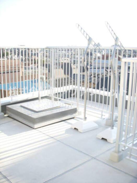 バルコニー　お洗濯にも便利なバルコニー付き