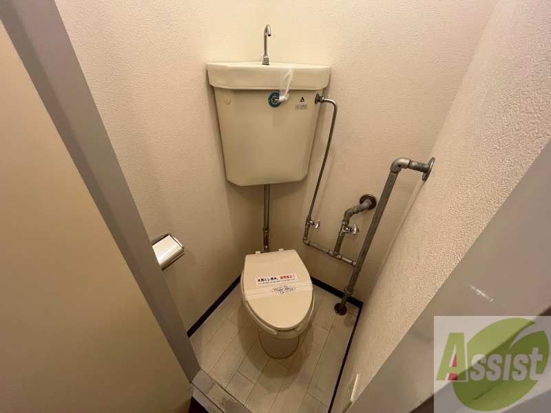 トイレ　こちらはトイレです。清潔感があり、安心して使用できます。