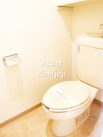 トイレ　写真：設備同仕様の別物件です