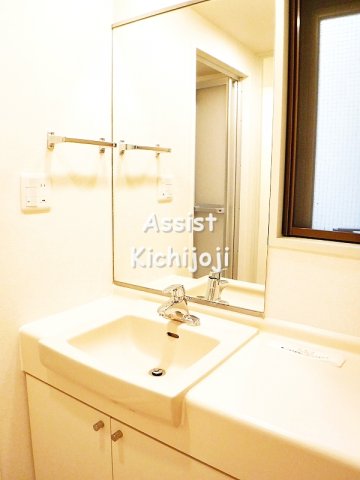 洗面設備　写真：設備同仕様の別物件です