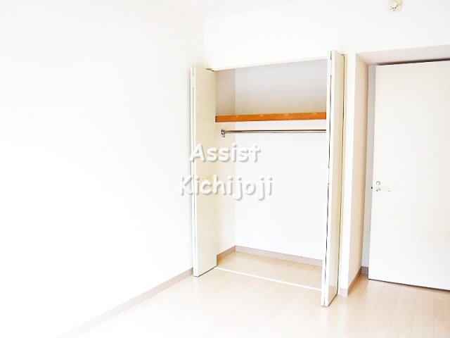 収納　写真：設備同仕様の別物件です