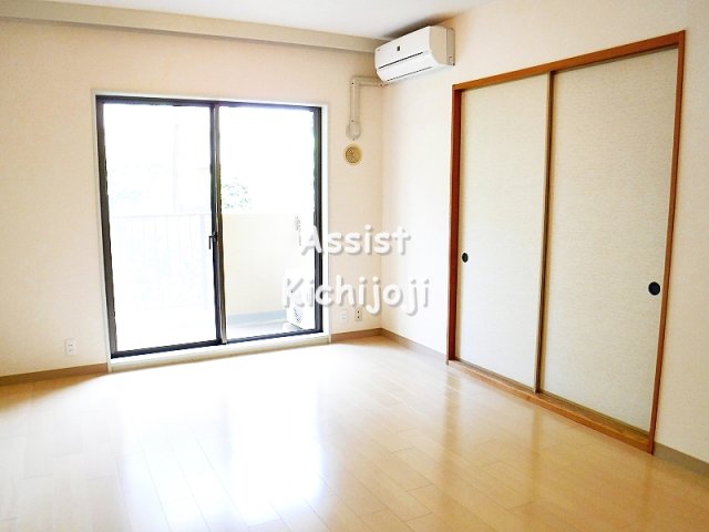 居室・リビング　写真：設備同仕様の別物件です