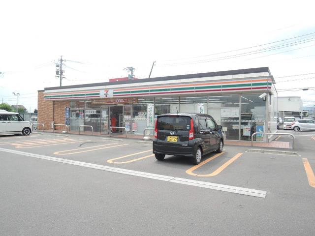 コンビニ　セブンイレブン（コンビニ）まで358m
