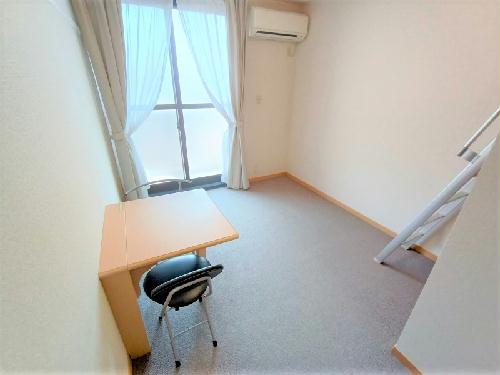 居室・リビング　家電・家具付きのお部屋です。