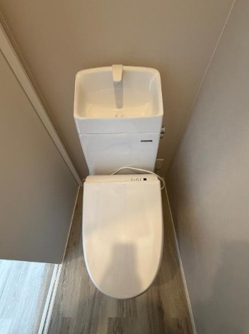 トイレ　※写真は別号室