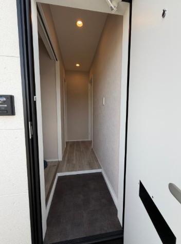 玄関　※写真は別号室