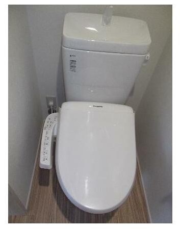 トイレ　嬉しい温水洗浄便座♪