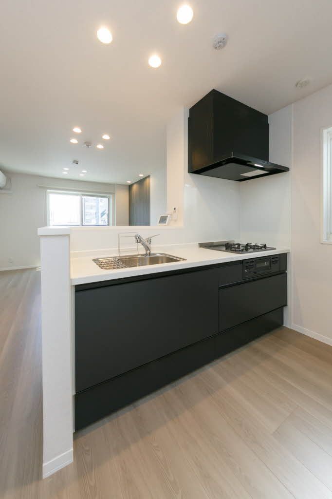 キッチン　３口ガスコンロ採用のシステムキッチンです。