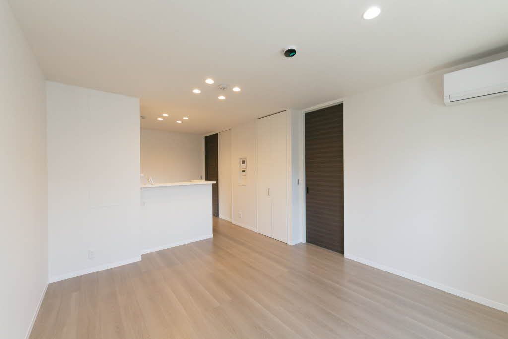 居室・リビング　エアコンを設備で採用しております。