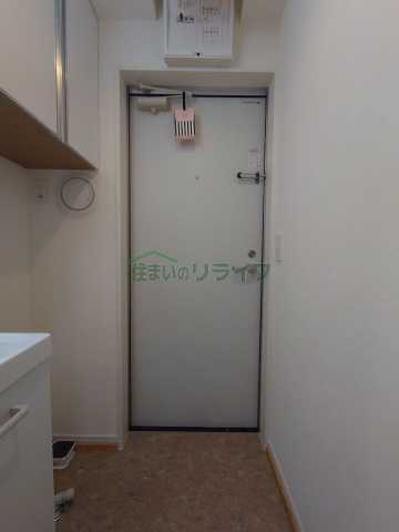 玄関　別部屋の参考写真となります