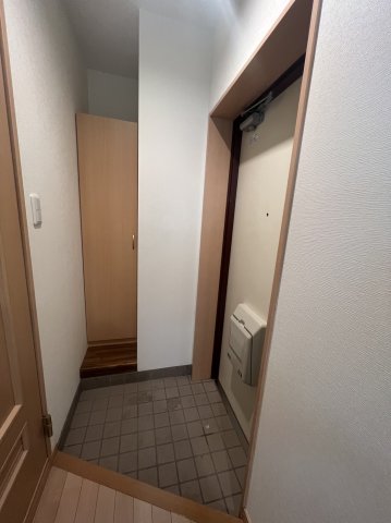 玄関　反転タイプ室内写真