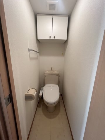 トイレ　反転タイプ室内写真