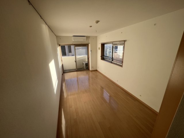 居室・リビング　反転タイプ室内写真