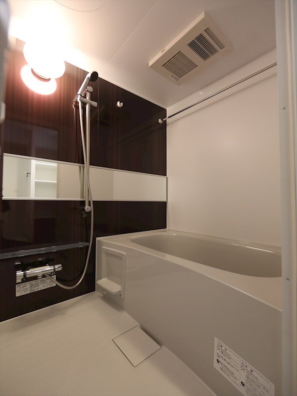 バス・シャワールーム　浴室暖房乾燥機付　追い焚き付お風呂