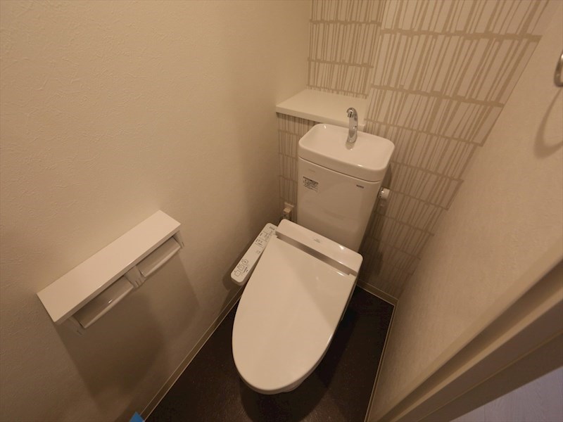 トイレ　温水洗浄暖房便座付トイレ