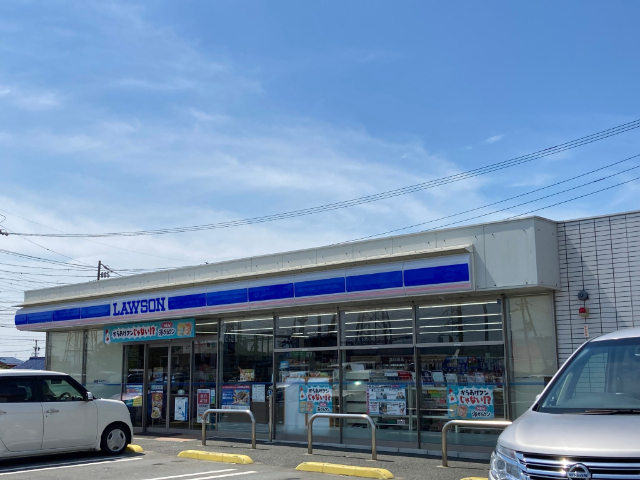 コンビニ　ローソン伊勢御薗店（コンビニ）まで318m