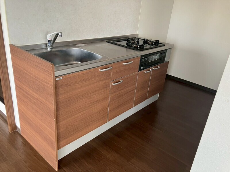 キッチン　3口ガスコンロ付で機能的なキッチンです！