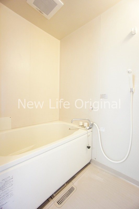 バス・シャワールーム　独立したバスルーム。ゆったりとしたバスタイムが過ごせます☆