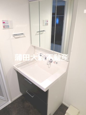 洗面設備　洗面脱衣所　3面鏡の独立洗面台