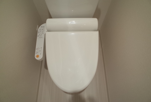 トイレ　温水洗浄便座