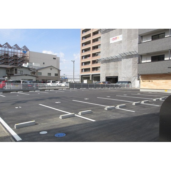 駐車場　軽区画、普通区画の空き要確認