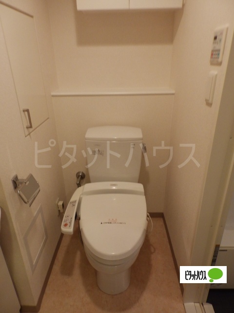 トイレ　温水洗浄便座