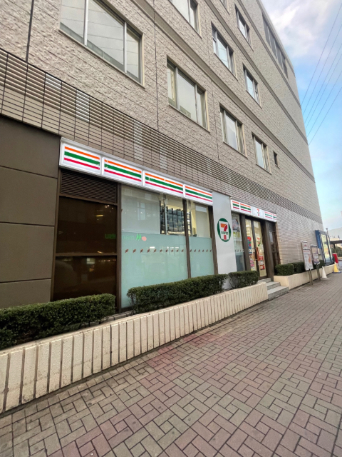 コンビニ　セブンイレブン江戸川一之江駅前店（コンビニ）まで190m