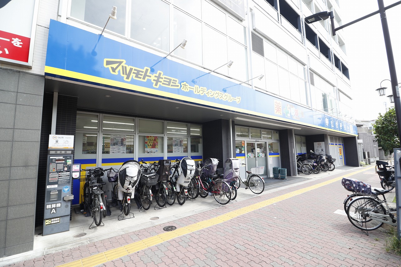 ドラックストア　どらっぐぱぱす千川駅前店（ドラッグストア）まで604m