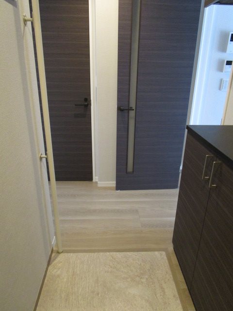 玄関　※写真は同タイプのお部屋になります。（参考）